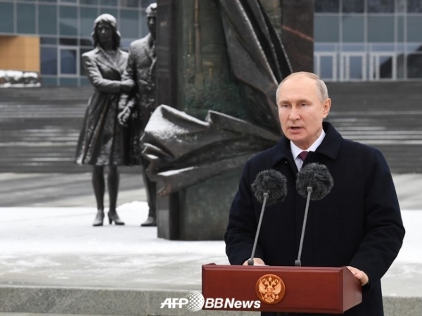 러시아의 수도 모스크바 대외 정보국 (SVR) 본부 앞에서 연설하는 블라디미르 푸틴 대통령 ⓒAFPBBNews