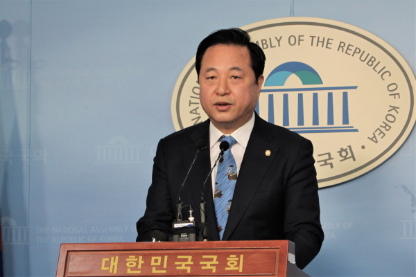 국회 기획재정위원회 더불어민주당 김두관 의원