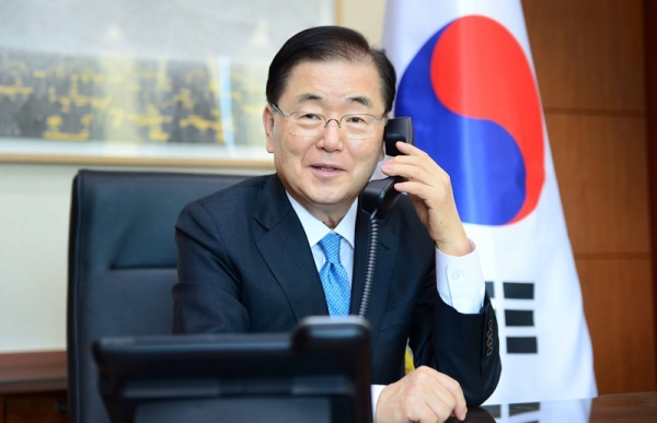 정의용 외교부 장관이 취임 후 왕이 중국 국무위원 겸 외교부장과 처음으로 통화했다.