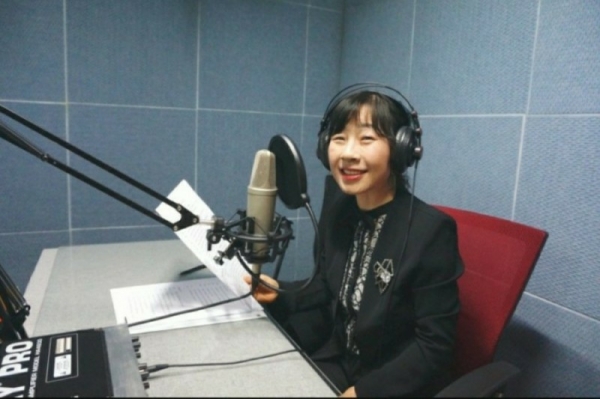 사진=미디어분과위원장 남궁숙 장애인문화신문 맑은물 부어주기 단장