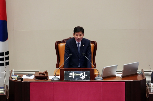 제21대 국회 하반기 국회의장에 당선된 김진표 의원이 당선 인사를 하고 있다. [사진=국회]
